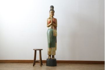 中古　美品!!　等身大　穏やかな表情と美しい民族衣装が目を惹くサワディー人形(ディスプレイ、オブジェ、店舗什器)(定価約16万円)(R-077687)