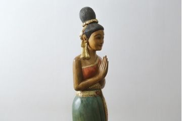 中古　美品!!　等身大　穏やかな表情と美しい民族衣装が目を惹くサワディー人形(ディスプレイ、オブジェ、店舗什器)(定価約16万円)(R-077687)