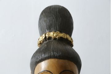 中古　美品!!　等身大　穏やかな表情と美しい民族衣装が目を惹くサワディー人形(ディスプレイ、オブジェ、店舗什器)(定価約16万円)(R-077687)
