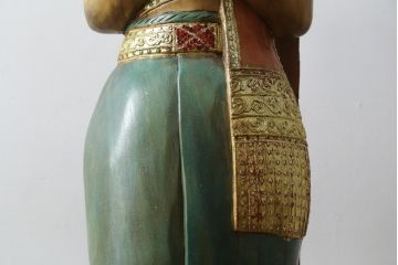 中古　美品!!　等身大　穏やかな表情と美しい民族衣装が目を惹くサワディー人形(ディスプレイ、オブジェ、店舗什器)(定価約16万円)(R-077687)