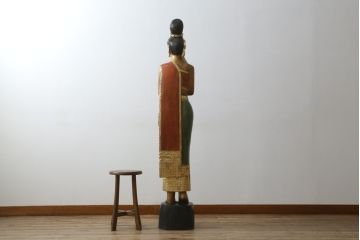 中古　美品!!　等身大　穏やかな表情と美しい民族衣装が目を惹くサワディー人形(ディスプレイ、オブジェ、店舗什器)(定価約16万円)(R-077687)