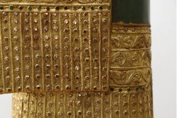 中古　美品!!　等身大　穏やかな表情と美しい民族衣装が目を惹くサワディー人形(ディスプレイ、オブジェ、店舗什器)(定価約16万円)(R-077687)
