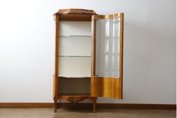中古　高級品!!　六本木アピス(APIS)取り扱い　イタリア最高級家具　真鍮飾り付きで上品な雰囲気漂う象嵌入りキャビネット(ガラスケース、キュリオケース、ショーケース、飾り棚、陳列棚、Gケース、店舗什器)(定価約150万円)(R-077688)