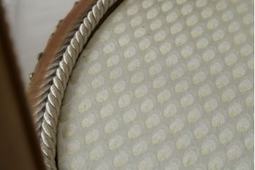 中古　高級品!!　六本木アピス(APIS)取り扱い　イタリア最高級家具　真鍮飾り付きで上品な雰囲気漂う象嵌入りキャビネット(ガラスケース、キュリオケース、ショーケース、飾り棚、陳列棚、Gケース、店舗什器)(定価約150万円)(R-077688)