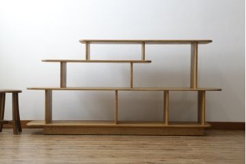 中古　希少な絶版品!　ACME Furniture(アクメファニチャー)　POCATELLO　SHELF(ポカテロ　シェルフ)-2018　アシンメトリーなデザインがお洒落な飾り棚(オープンラック、ディスプレイラック、陳列棚、店舗什器)(R-077693)