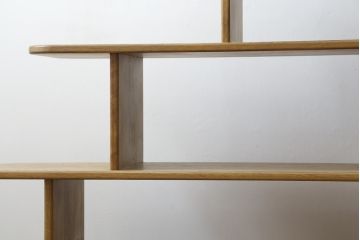 中古　希少な絶版品!　ACME Furniture(アクメファニチャー)　POCATELLO　SHELF(ポカテロ　シェルフ)-2018　アシンメトリーなデザインがお洒落な飾り棚(オープンラック、ディスプレイラック、陳列棚、店舗什器)(R-077693)