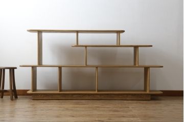 中古　希少な絶版品!　ACME Furniture(アクメファニチャー)　POCATELLO　SHELF(ポカテロ　シェルフ)-2018　アシンメトリーなデザインがお洒落な飾り棚(オープンラック、ディスプレイラック、陳列棚、店舗什器)(R-077693)