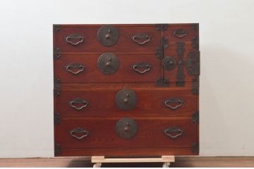 和製アンティーク　桜丸金具　赤みがかった木の色合いと立派な金具が魅力的な米沢箪笥(重ね箪笥、衣装箪笥、収納たんす、整理タンス、時代箪笥、引き出し)(R-077698)