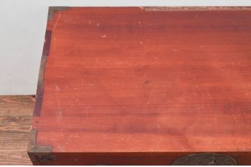 和製アンティーク　桜丸金具　赤みがかった木の色合いと立派な金具が魅力的な米沢箪笥ローボード(テレビ台、テレビボード、ローチェスト、収納たんす、時代箪笥、引き出し)(R-077699)