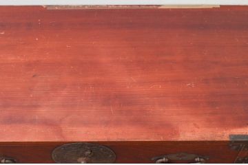 和製アンティーク　桜丸金具　赤みがかった木の色合いと立派な金具が魅力的な米沢箪笥ローボード(テレビ台、テレビボード、ローチェスト、収納たんす、時代箪笥、引き出し)(R-077699)