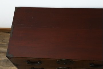 和製アンティーク　美品　上杢!!　前面欅(ケヤキ)材　趣のある佇まいが魅力的な蝶覆輪金具の二段重ね会津箪笥　(R-077701)