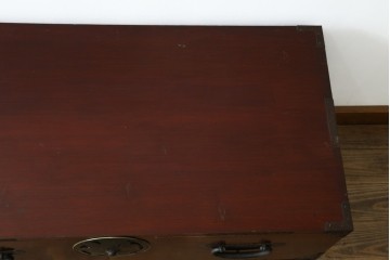 和製アンティーク　美品　上杢!!　前面欅(ケヤキ)材　趣のある佇まいが魅力的な蝶覆輪金具の二段重ね会津箪笥　(R-077701)