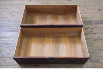和製アンティーク　美品　上杢!!　前面欅(ケヤキ)材　趣のある佇まいが魅力的な蝶覆輪金具の会津箪笥ローボード(時代箪笥、和たんす、衣装タンス、収納箪笥、引き出し、テレビ台、テレビボード、サイドボード、ローチェスト)(R-077703)