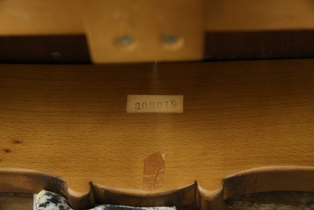 中古　カリモク家具(karimoku)　domani(ドマーニ)　Louis(ルイ)XVシリーズ　優雅な佇まいが魅力的なエクステンションテーブル　(R-077706)