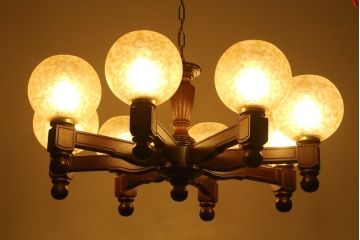 和製ビンテージ　松下電工(ナショナル)　木製のクラシックな八灯シャンデリア(天井照明、吊り下げ照明、ヴィンテージ)(R-077712)