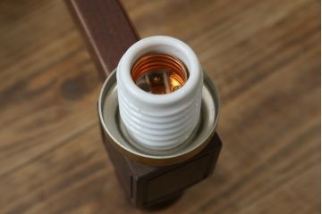 和製ビンテージ　松下電工(ナショナル)　木製のクラシックな八灯シャンデリア(天井照明、吊り下げ照明、ヴィンテージ)(R-077712)