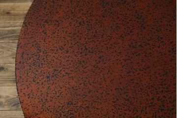 新古　未使用展示品　津軽塗りの独特な模様と特徴的な脚のデザインが目を惹く丸座卓　(R-077722)