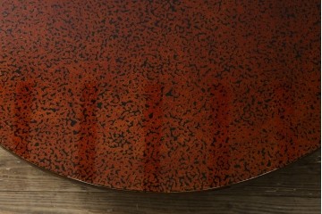 新古　未使用展示品　津軽塗りの独特な模様と特徴的な脚のデザインが目を惹く丸座卓　(R-077722)