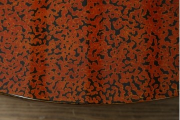 新古　未使用展示品　津軽塗りの独特な模様と特徴的な脚のデザインが目を惹く丸座卓　(R-077722)