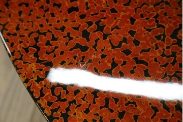 新古　未使用展示品　津軽塗りの独特な模様と特徴的な脚のデザインが目を惹く丸座卓　(R-077722)