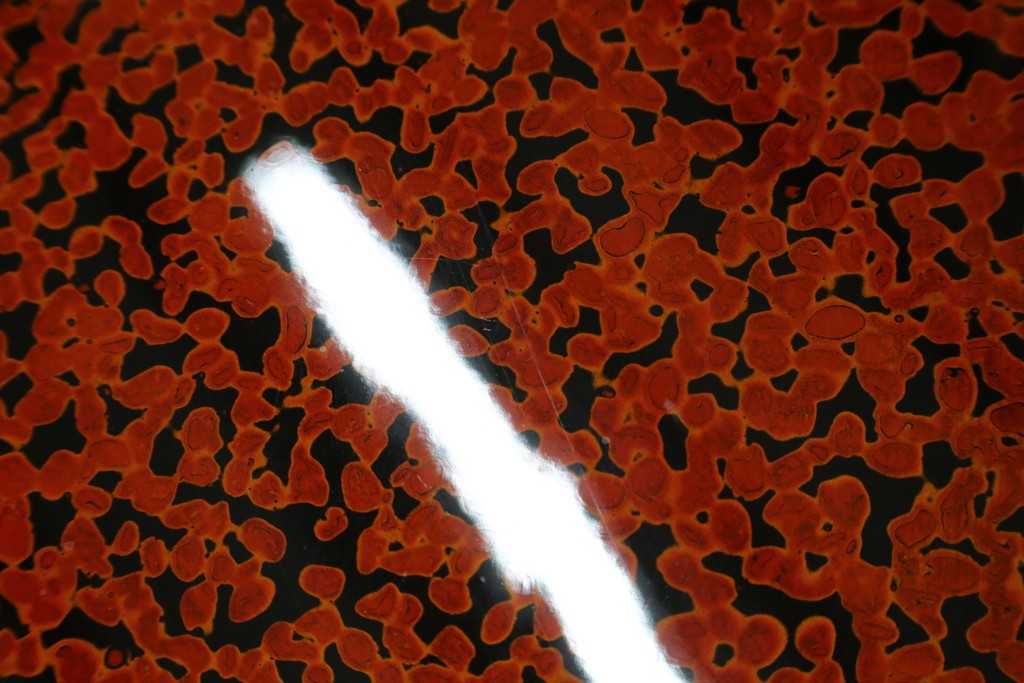 新古　未使用展示品　津軽塗りの独特な模様と特徴的な脚のデザインが目を惹く丸座卓　(R-077722)