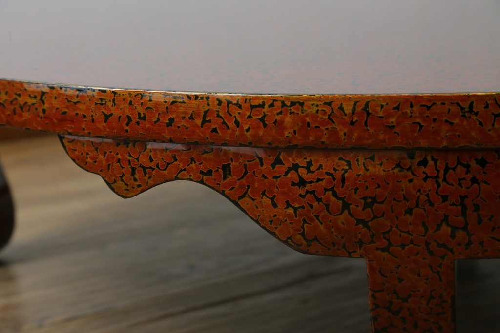 新古　未使用展示品　津軽塗りの独特な模様と特徴的な脚のデザインが目を惹く丸座卓　(R-077722)