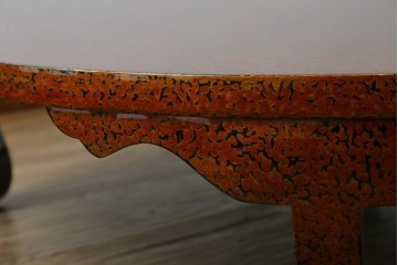 新古　未使用展示品　津軽塗りの独特な模様と特徴的な脚のデザインが目を惹く丸座卓　(R-077722)