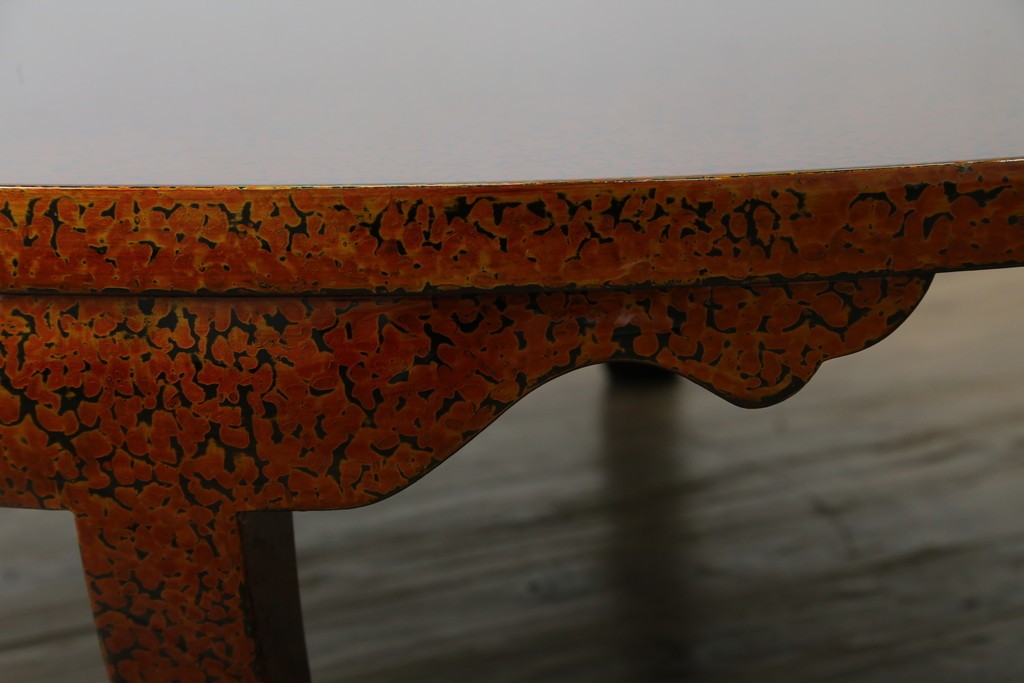 新古　未使用展示品　津軽塗りの独特な模様と特徴的な脚のデザインが目を惹く丸座卓　(R-077722)