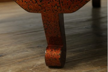 新古　未使用展示品　津軽塗りの独特な模様と特徴的な脚のデザインが目を惹く丸座卓　(R-077722)