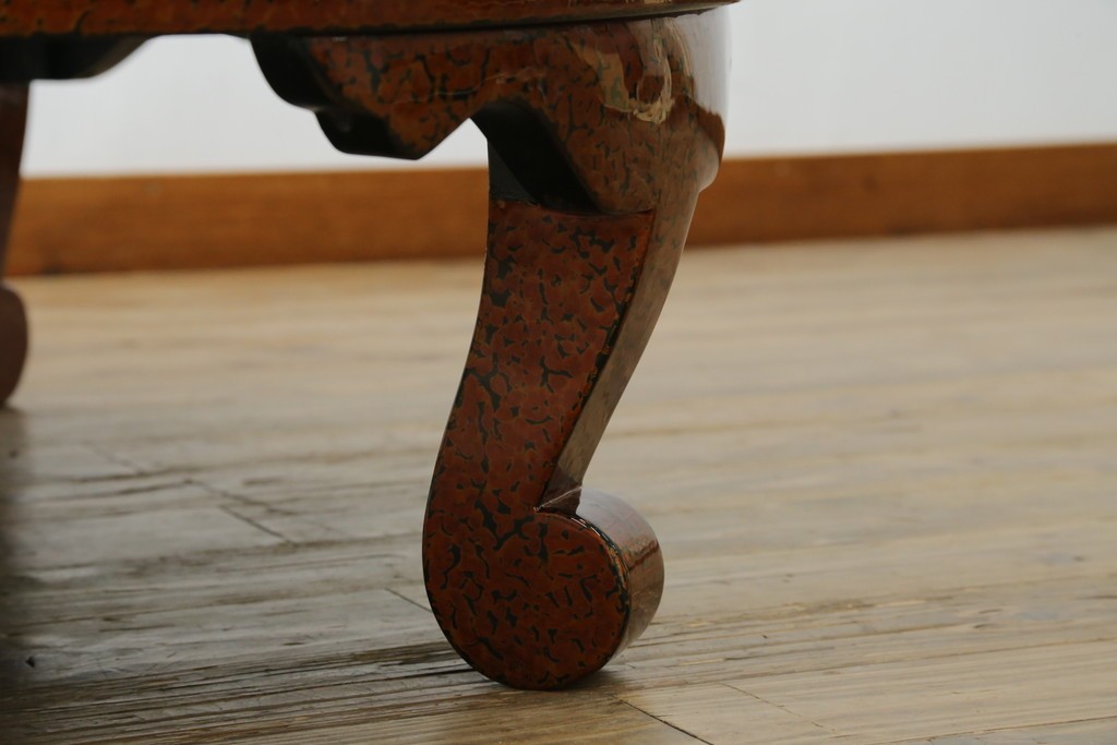 新古　未使用展示品　津軽塗りの独特な模様と特徴的な脚のデザインが目を惹く丸座卓　(R-077722)