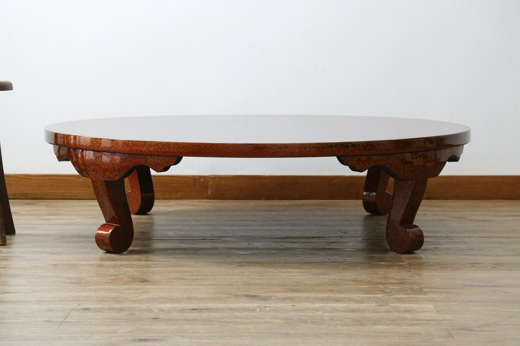 新古　未使用展示品　津軽塗りの独特な模様と特徴的な脚のデザインが目を惹く丸座卓　(R-077722)