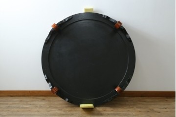 新古　未使用展示品　津軽塗りの独特な模様と特徴的な脚のデザインが目を惹く丸座卓　(R-077722)