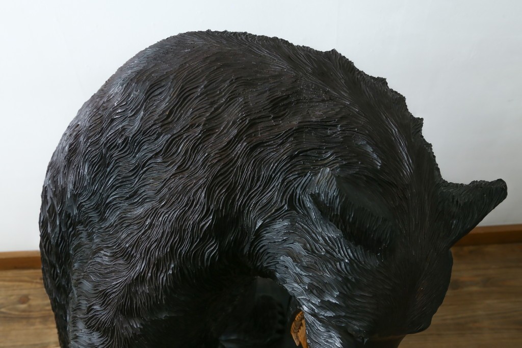 特大サイズ　高さ1m23cm　細部にまで彫り込まれた臨場感あふれる木彫りの熊　(R-077723)