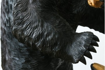 特大サイズ　高さ1m23cm　細部にまで彫り込まれた臨場感あふれる木彫りの熊　(R-077723)