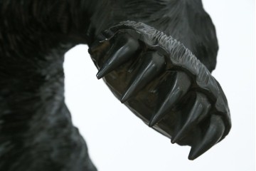 特大サイズ　高さ1m23cm　細部にまで彫り込まれた臨場感あふれる木彫りの熊　(R-077723)