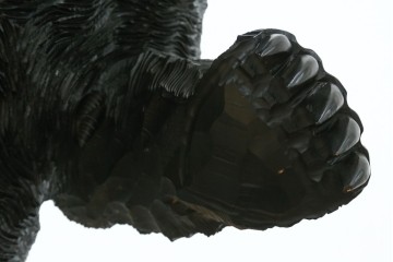 特大サイズ　高さ1m23cm　細部にまで彫り込まれた臨場感あふれる木彫りの熊　(R-077723)