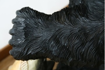 特大サイズ　高さ1m23cm　細部にまで彫り込まれた臨場感あふれる木彫りの熊　(R-077723)