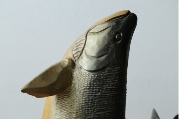 特大サイズ　高さ1m23cm　細部にまで彫り込まれた臨場感あふれる木彫りの熊　(R-077723)