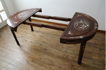 和製ビンテージ　高級品!!　花梨(カリン)材　象嵌入り　華やかな螺鈿(ラデン)細工が美しいエクステンションテーブル　(R-077727)