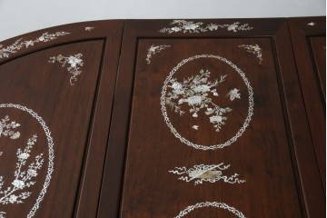 和製ビンテージ　高級品!!　花梨(カリン)材　象嵌入り　華やかな螺鈿(ラデン)細工が美しいエクステンションテーブル　(R-077727)