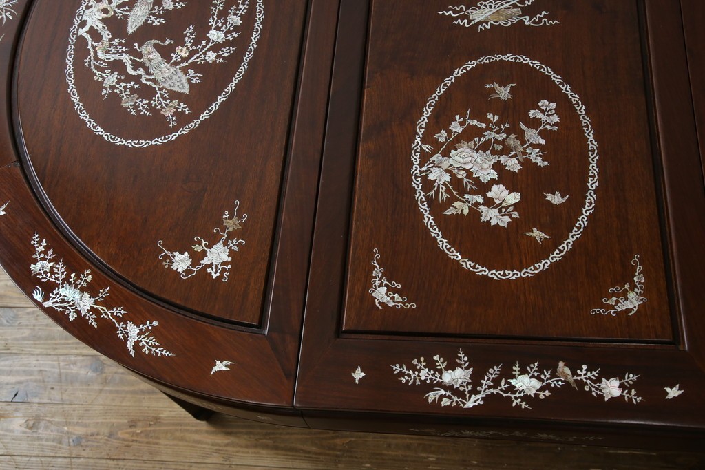 和製ビンテージ　高級品!!　花梨(カリン)材　象嵌入り　華やかな螺鈿(ラデン)細工が美しいエクステンションテーブル　(R-077727)