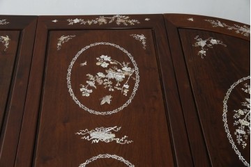 和製ビンテージ　高級品!!　花梨(カリン)材　象嵌入り　華やかな螺鈿(ラデン)細工が美しいエクステンションテーブル　(R-077727)