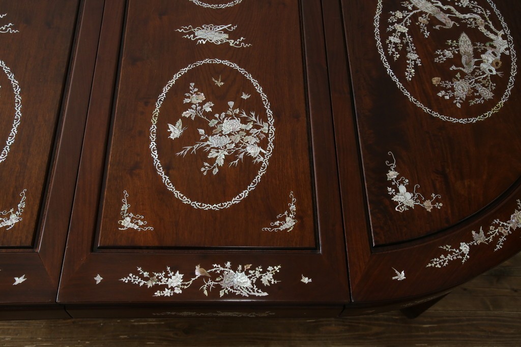 和製ビンテージ　高級品!!　花梨(カリン)材　象嵌入り　華やかな螺鈿(ラデン)細工が美しいエクステンションテーブル　(R-077727)