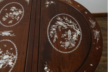 和製ビンテージ　高級品!!　花梨(カリン)材　象嵌入り　華やかな螺鈿(ラデン)細工が美しいエクステンションテーブル　(R-077727)