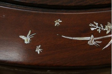 和製ビンテージ　高級品!!　花梨(カリン)材　象嵌入り　華やかな螺鈿(ラデン)細工が美しいエクステンションテーブル　(R-077727)