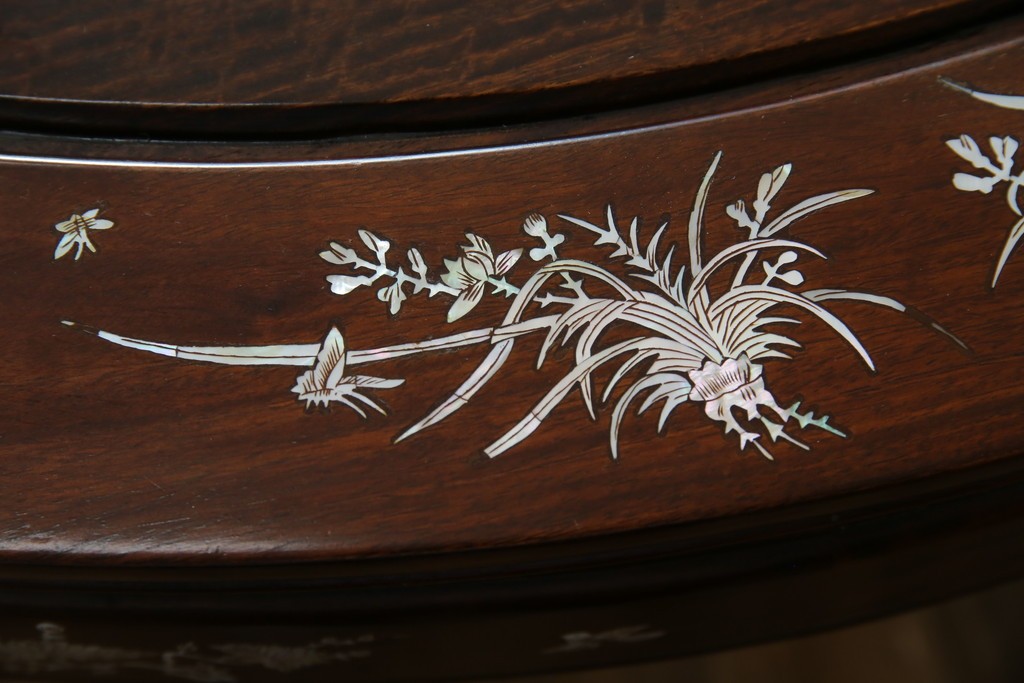 和製ビンテージ　高級品!!　花梨(カリン)材　象嵌入り　華やかな螺鈿(ラデン)細工が美しいエクステンションテーブル　(R-077727)