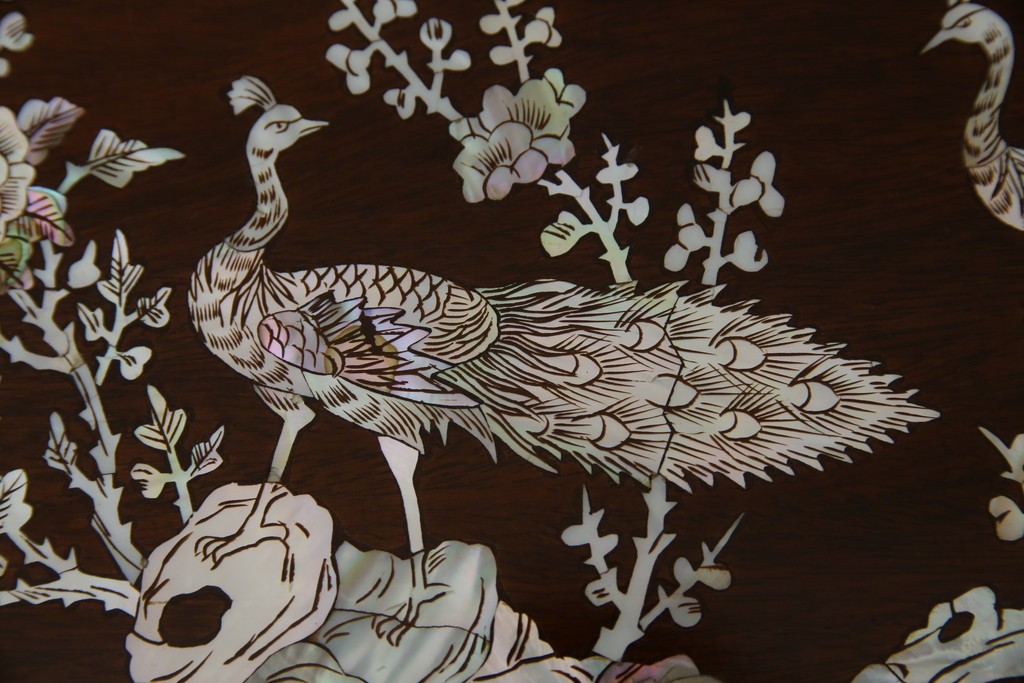 和製ビンテージ　高級品!!　花梨(カリン)材　象嵌入り　華やかな螺鈿(ラデン)細工が美しいエクステンションテーブル　(R-077727)