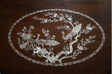 和製ビンテージ　高級品!!　花梨(カリン)材　象嵌入り　華やかな螺鈿(ラデン)細工が美しいエクステンションテーブル　(R-077727)