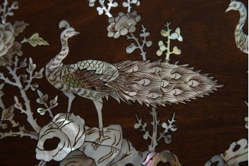 和製ビンテージ　高級品!!　花梨(カリン)材　象嵌入り　華やかな螺鈿(ラデン)細工が美しいエクステンションテーブル　(R-077727)