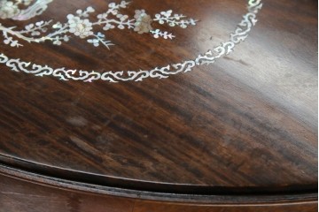 和製ビンテージ　高級品!!　花梨(カリン)材　象嵌入り　華やかな螺鈿(ラデン)細工が美しいエクステンションテーブル　(R-077727)